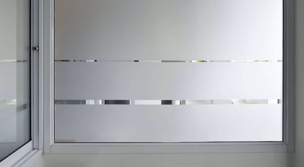 Vinyle Sablé,sablage, vitrage, vitrine sablé au Maroc – Confidentialité et Design par Printily (2) Vinyle Sablé,sablage, vitrage, vitrine sablé au Maroc – Confidentialité et Design par Printily (2)